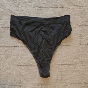 🍑lululemon UnderEase Black High-Waisted Thong🍑